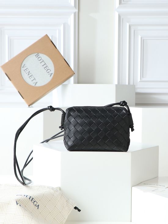 Bottega Veneta Loop Camera Bag 680254