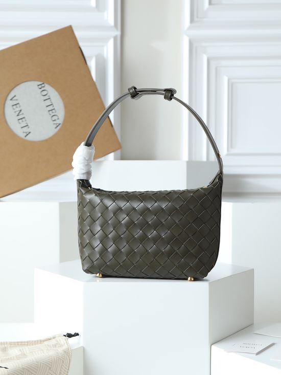 Bottega Veneta Intrecciato Lambskin Lunch Bag 754443