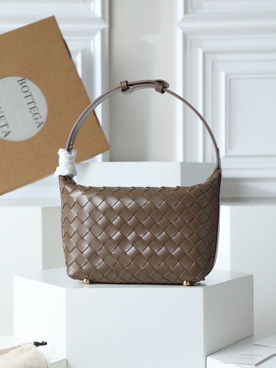 Bottega Veneta Intrecciato Lambskin Lunch Bag 754443
