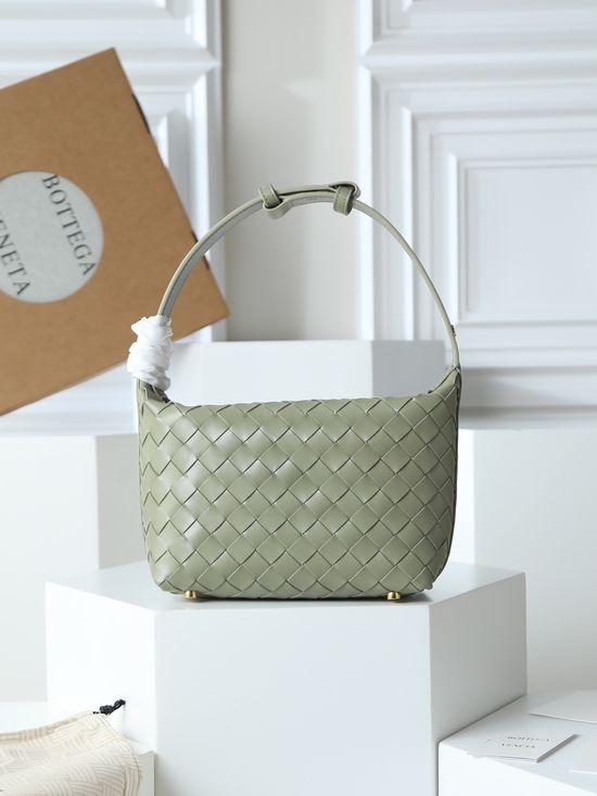 Bottega Veneta Intrecciato Lambskin Lunch Bag 754443