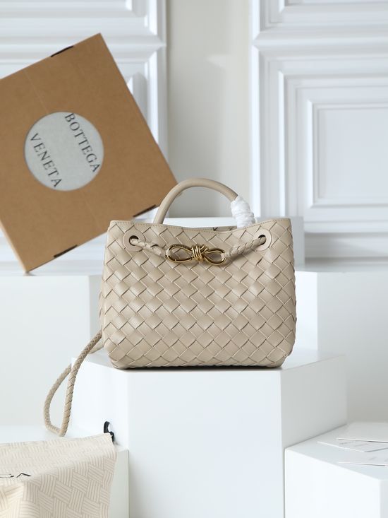 Bottega Veneta Andiamo Classic Woven Bag 766014
