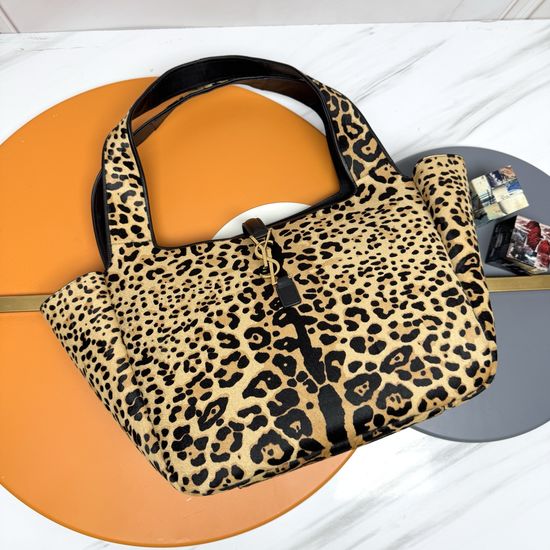 Yves Saint Laurent Bea Leather Shopping Hobo Bag 763435