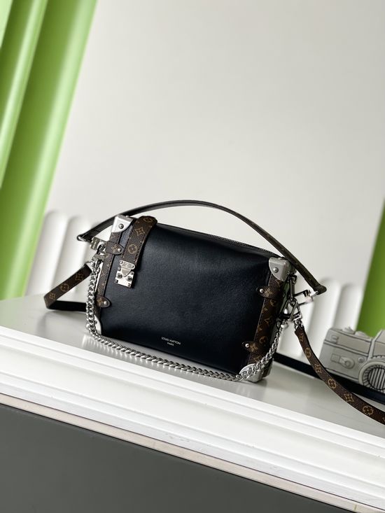 LOUIS VUITTON Side Trunk Bag M15195