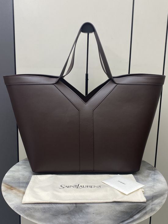 Yves Saint Laurent Fine Grain Leather Tote Bag 817602