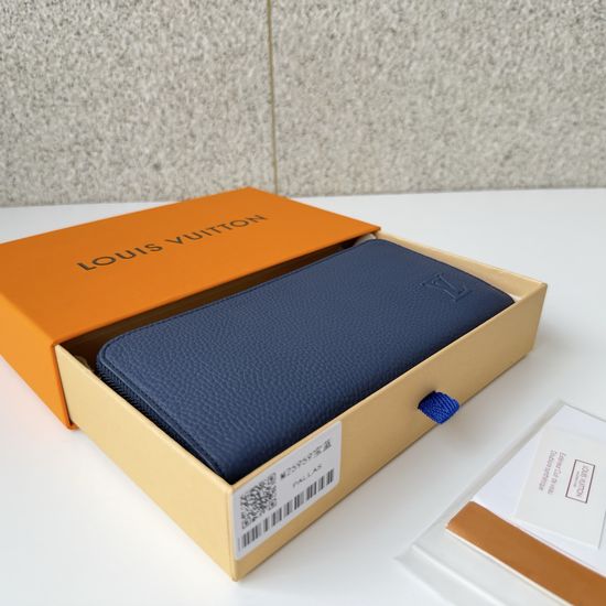 Louis Vuitton Horizon Genuine Leather Zip Wallet with 12 Card Slots M25959