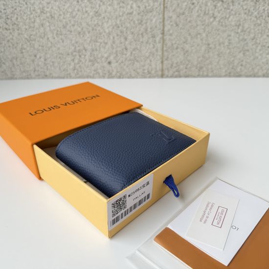 Louis Vuitton Portefeuille Multiple Leather Wallet M25983