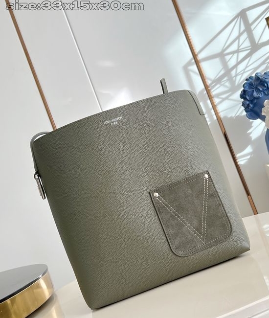 Louis Vuitton LV Verso Hobo Handbag M26747