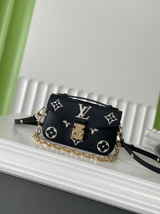 Louis Vuitton POCHETTE Full Leather Messenger Bag M46596