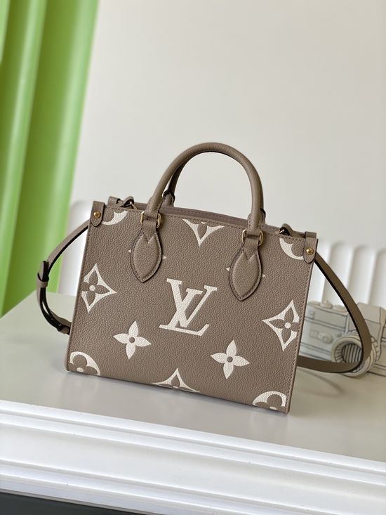Louis Vuitton ONTHEGO Leather Square Bag M45779