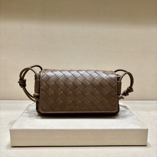 Bottega Veneta Versatile Crossbody Clutch Bag 3008