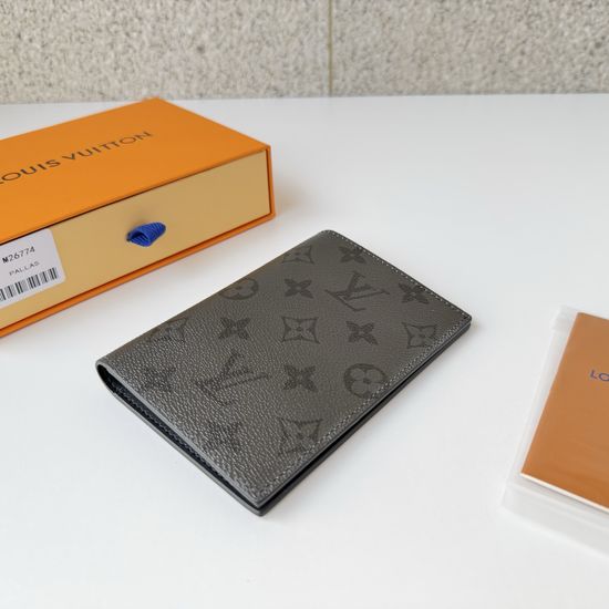Louis Vuitton Passport Cover Grain Leather Lining M26774
