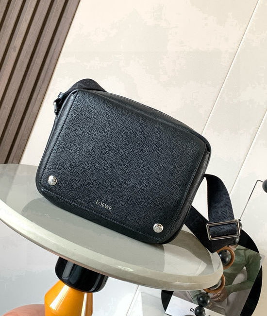Loewe Pebble Messenger Bag Extra Small Grained 9094