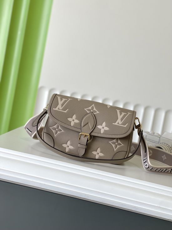 Louis Vuitton DIANE Leather Baguette Bag M46583