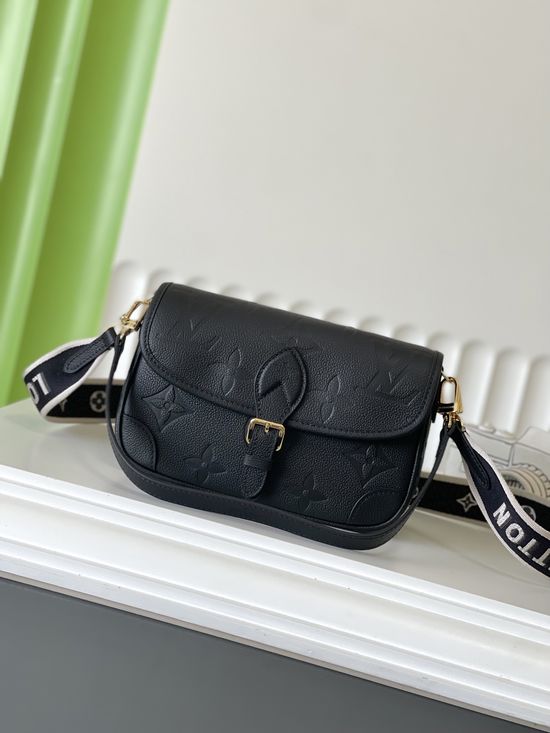 Louis Vuitton DIANE Leather Baguette Bag M46386