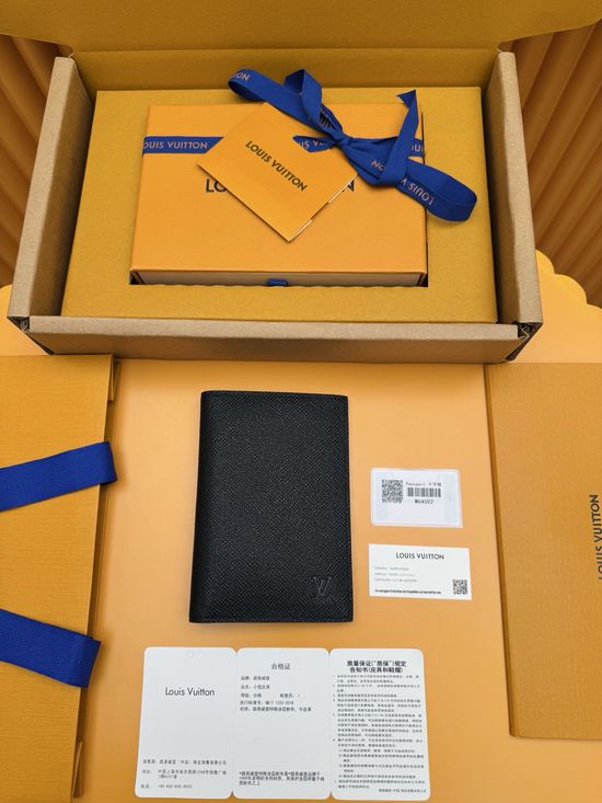 Louis Vuitton Passport Cover Wallet M64502