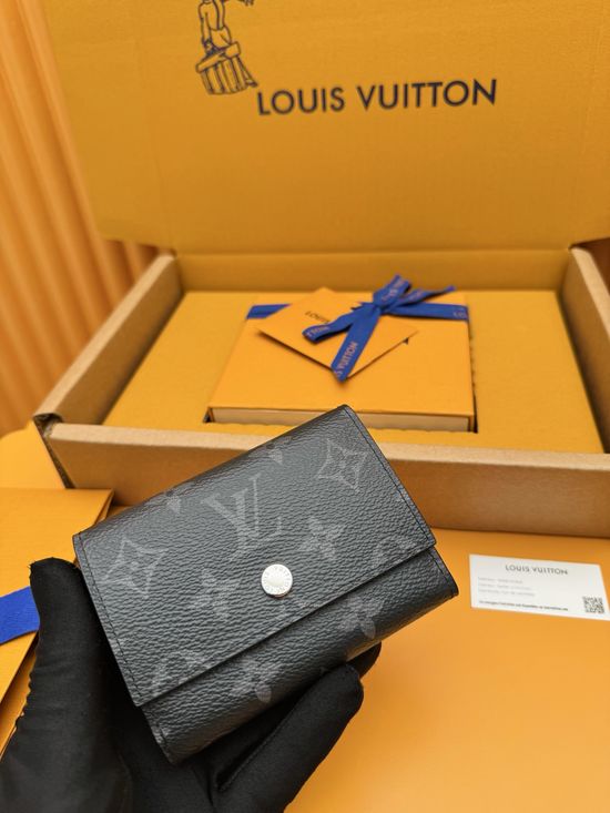 Louis Vuitton Victor Monogram Wallet M12598