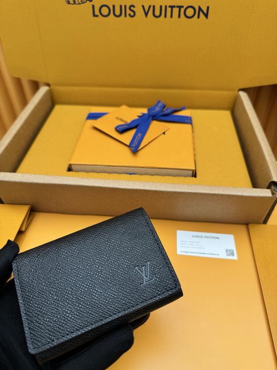 Louis Vuitton Taiga Leather Business Card Holder M64595