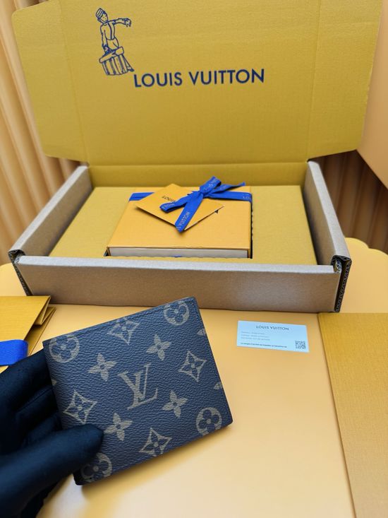 Louis Vuitton Amerigo Monogram Wallet M60053