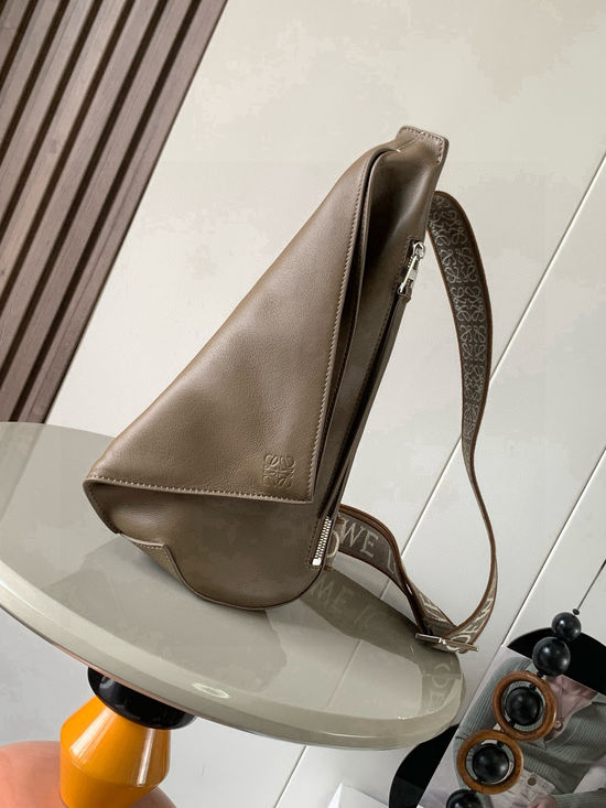 Loewe Anton Sling Zipper Handbag 9052