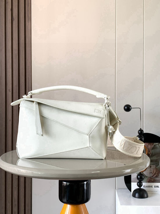 Loewe Puzzle Ceramic Rabbit Handbag 9001