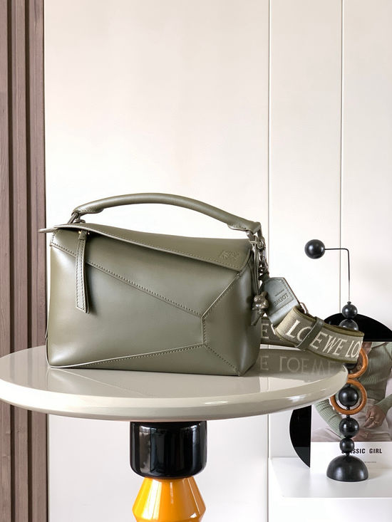 Loewe Puzzle Ceramic Rabbit Handbag 9001