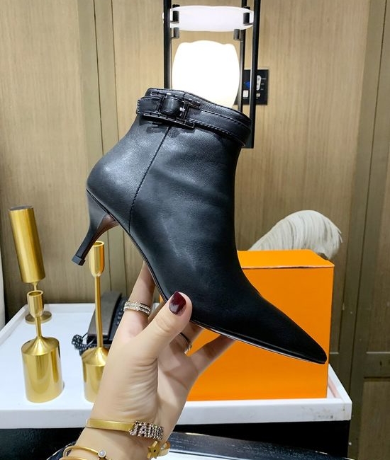 Hermes Genuine Leather Pointed Toe Low Heel Dress Ankle Boots