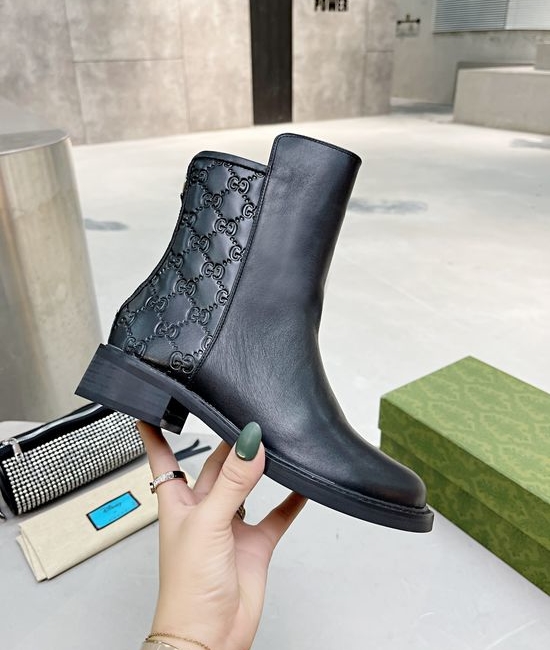 Gucci Classic Embossed Leather Ankle Boots Elegant Comfortable Daily Footwear