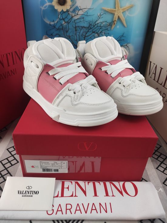 Valentino Quilted Studded Low Top Casual Leather Sneakers