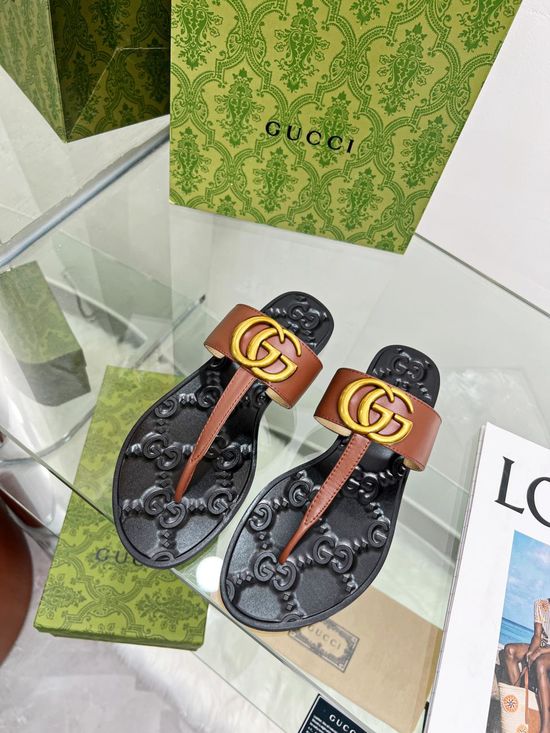 Gucci Cowhide Upper Flip Flops with Wear Resistant Soles
