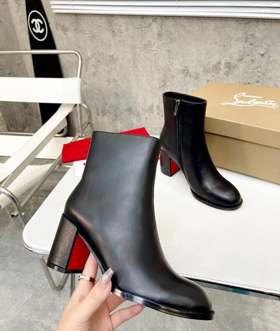 Louis Vuitton LV Sleek Grain Leather Chunky Heel Short Ankle Boots