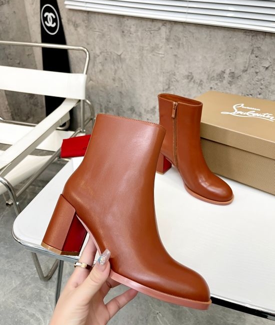 Louis Vuitton LV Sleek Grain Leather Chunky Heel Short Ankle Boots