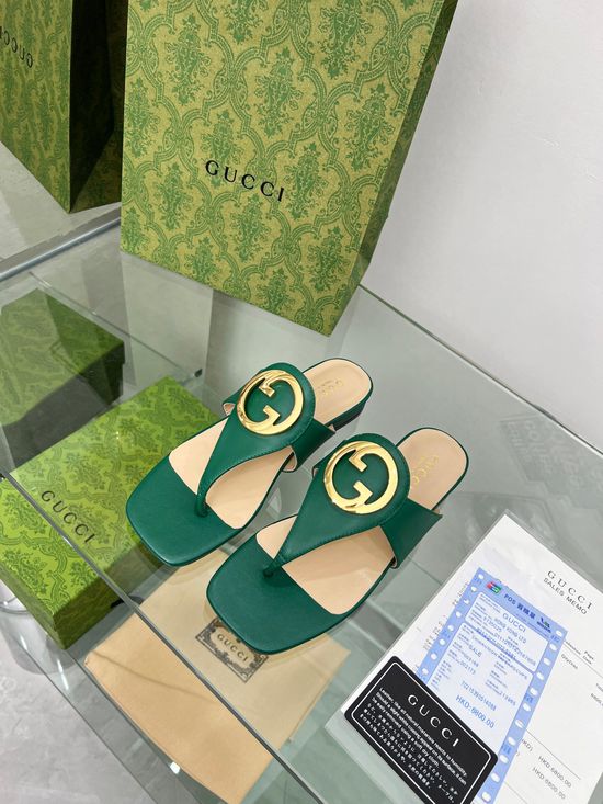 Gucci Leather Thong Slides with Classic Pattern Option
