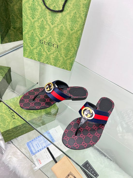 Gucci Comfortable Flip Flops with Decorative Metal Buckle