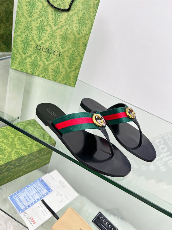 Gucci Comfortable Flip Flops with Decorative Metal Buckle