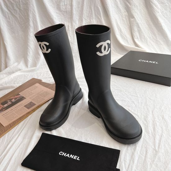 Chanel Seamless Rubber Rain Boots with Fine Craftsmanship
