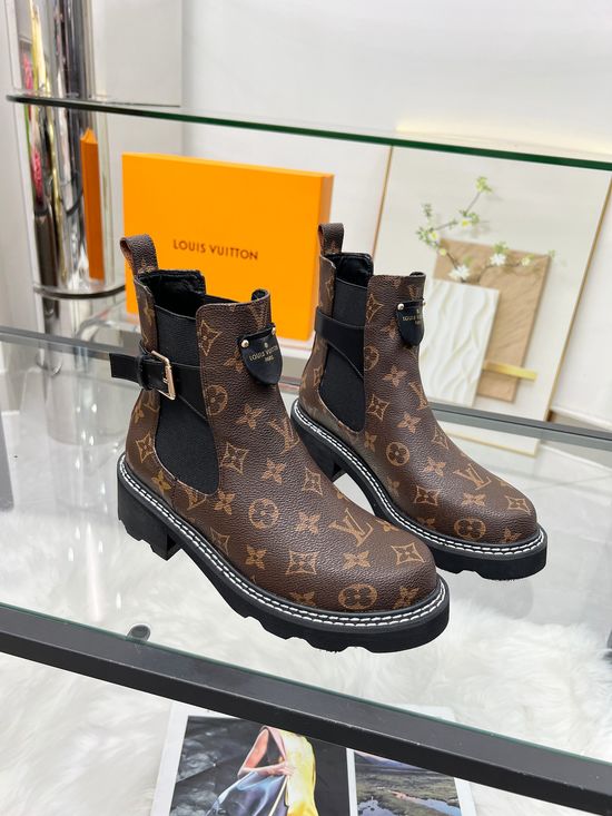 Louis Vuitton Genuine Leather Flat Boots Adjustable Strap Classic Design