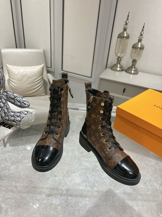 Louis Vuitton Genuine Leather Flat Boots Adjustable Strap Classic Design