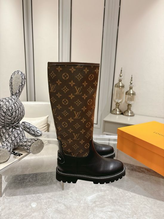 Louis Vuitton Tall Leather Flat Boots Embossed Details Non-slip Sole