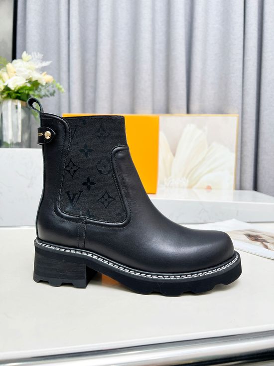 Louis Vuitton Genuine Leather Flat Boots Adjustable Strap Classic Design