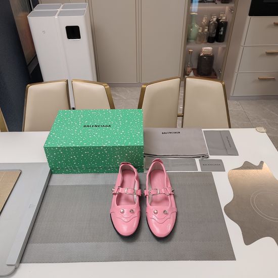 Balenciaga Soft Comfortable Leather Flat Shoes with Rivet Buckle