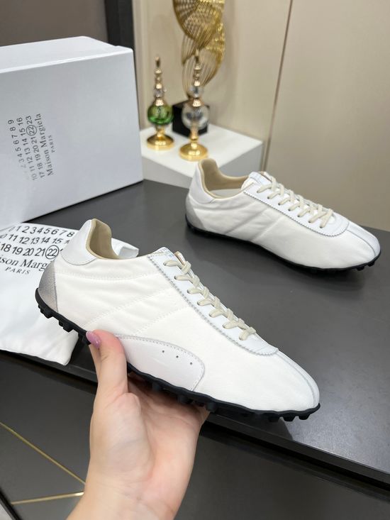 Maison Margiela Vintage Casual Sneakers With Stitched Detail Non Slip Sole