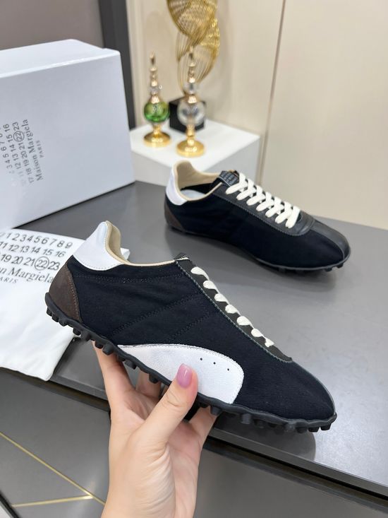 Maison Margiela Vintage Casual Sneakers With Stitched Detail Non Slip Sole
