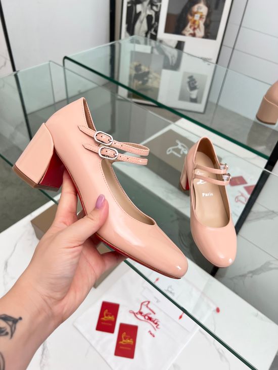 Louis Vuitton Patent Leather Mary Jane Chunky Heel Shoes Elegant Classic Design