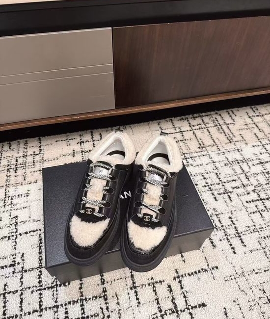 Chanel Elegant Textured Leather Casual Sneakers Comfortable Daily Footwear
