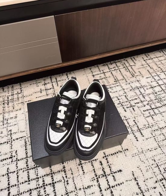 Chanel Elegant Textured Leather Casual Sneakers Comfortable Daily Footwear