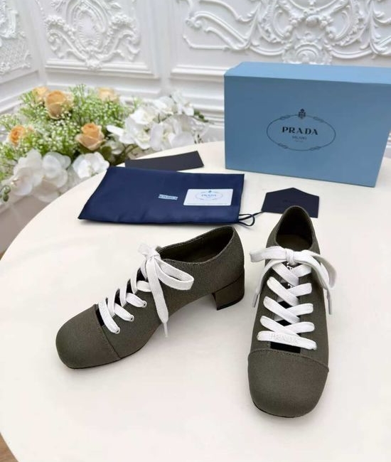 Prada Mary Jane Shoes with Emblem Chunky Heel Anti-slip Sole