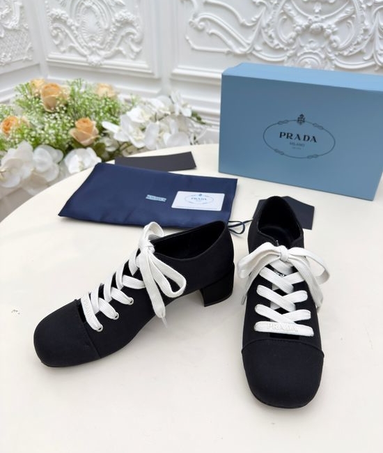 Prada Mary Jane Shoes with Emblem Chunky Heel Anti-slip Sole