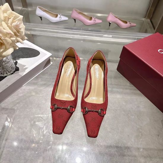 Gucci Classic Leather Shoes with Decorative Metal Buckle
