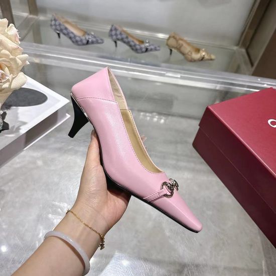 Gucci Classic Leather Shoes with Decorative Metal Buckle