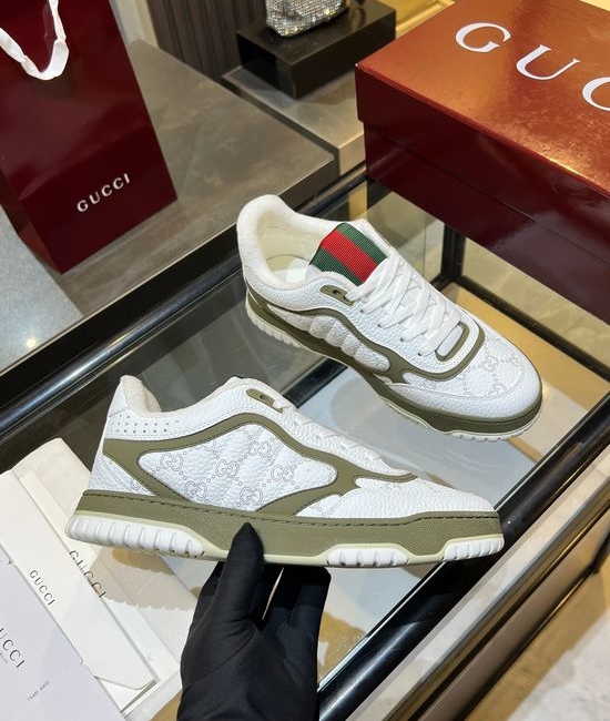 Gucci Vintage Style Leather Sneakers Distressed Detail Low Top